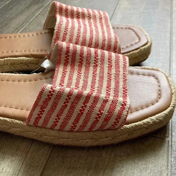 Red and cream nautical sandals - Picture 3 of 5